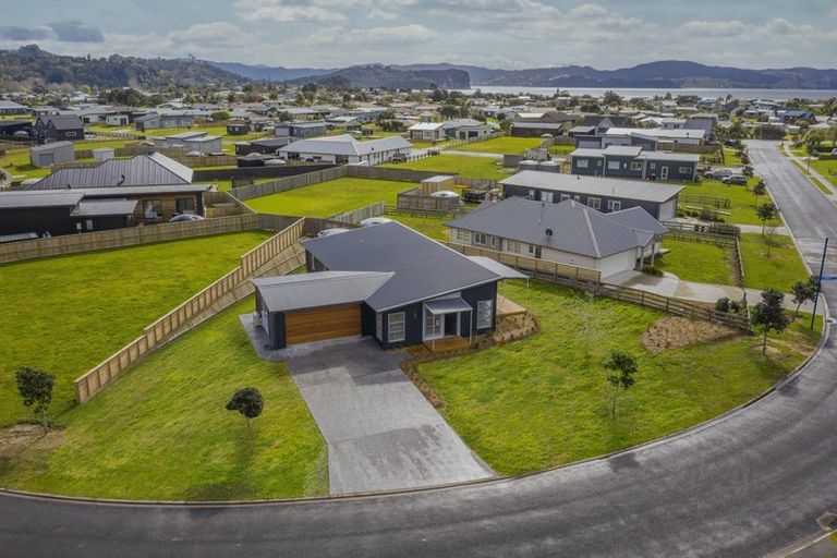 Photo of property in 35 Longreach Drive, Cooks Beach, Whitianga, 3591