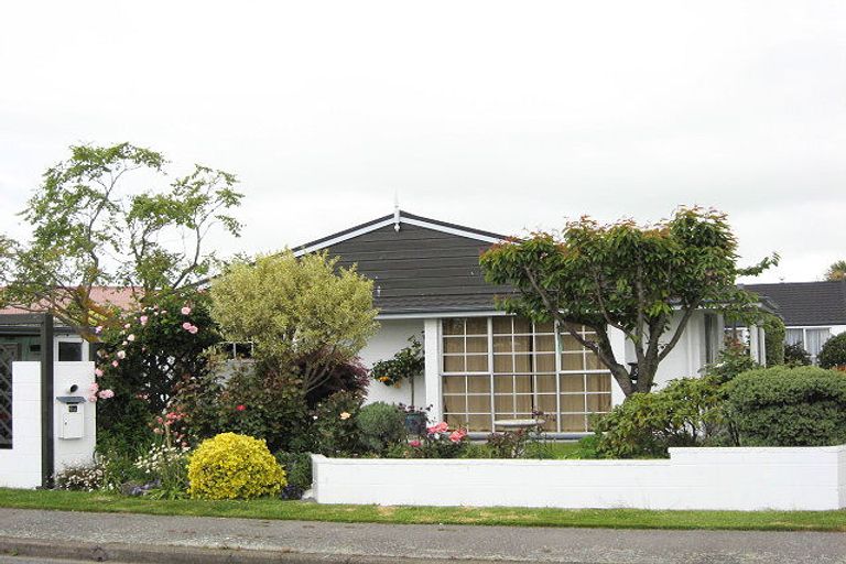 Photo of property in 6a Doggett Place, Rangiora, 7400