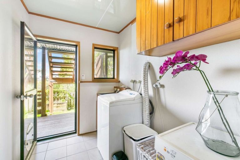 Photo of property in 82 Wade River Road, Stanmore Bay, Whangaparaoa, 0932