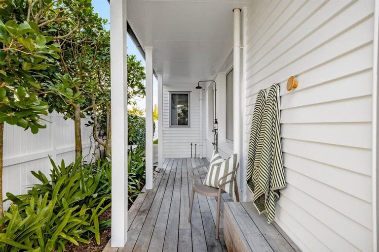 Photo of property in 5 Holiday Road, Milford, Auckland, 0620