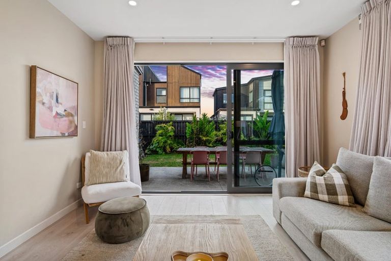 Photo of property in 64 Glidepath Road, Hobsonville, Auckland, 0616