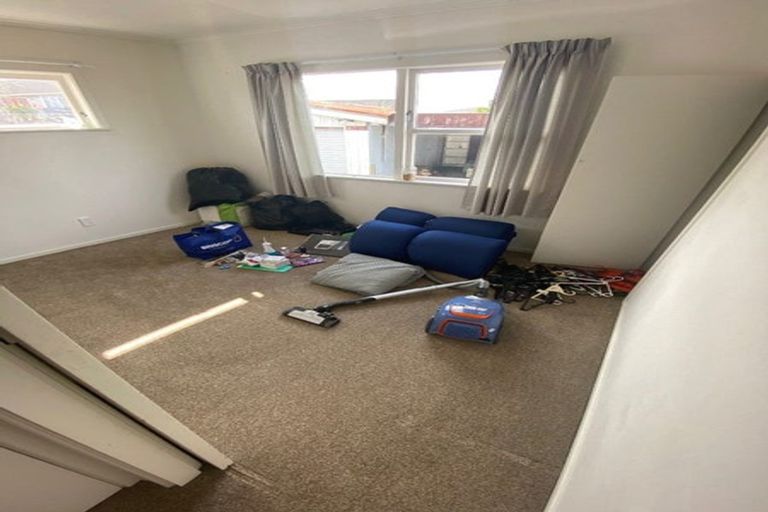 Photo of property in 14 Taupo Street, Green Bay, Auckland, 0604