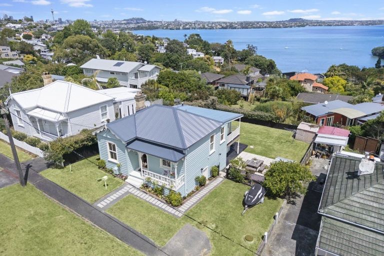Photo of property in 72 Palmerston Road, Birkenhead, Auckland, 0626