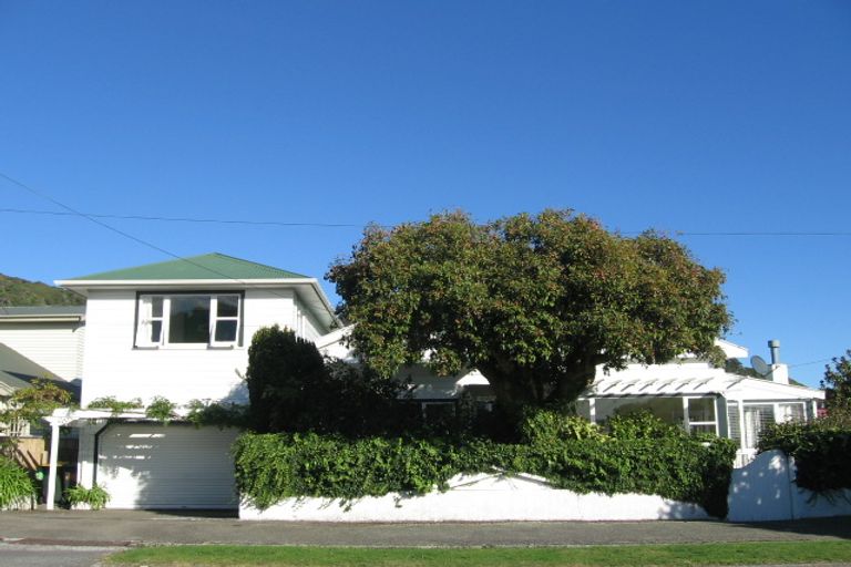 Photo of property in 15 Konini Street, Eastbourne, Lower Hutt, 5013