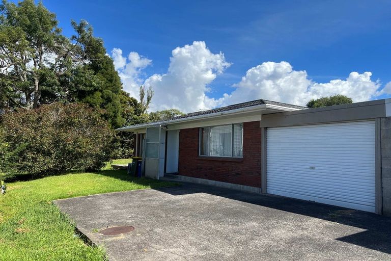 Photo of property in 2/9 Windy Ridge Road, Glenfield, Auckland, 0629