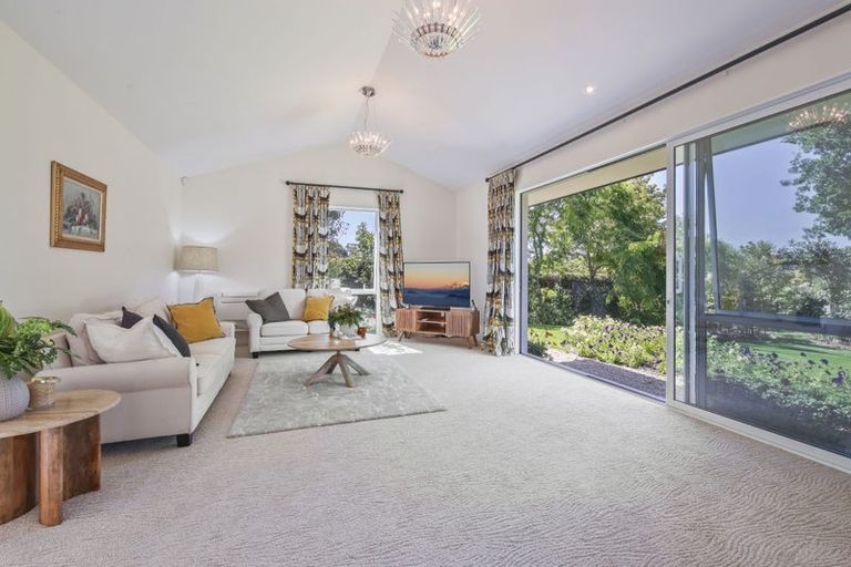 Photo of property in 72 Oakgrove Drive, Rangiora, 7400