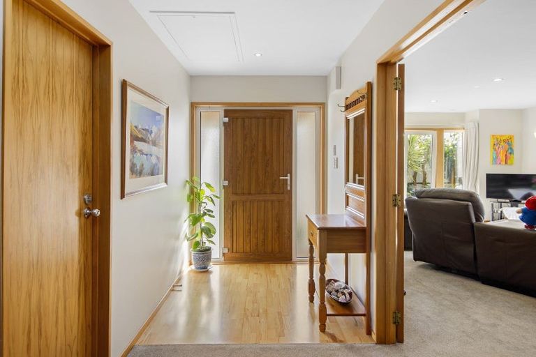 Photo of property in 27 Augusta Street, Redcliffs, Christchurch, 8081