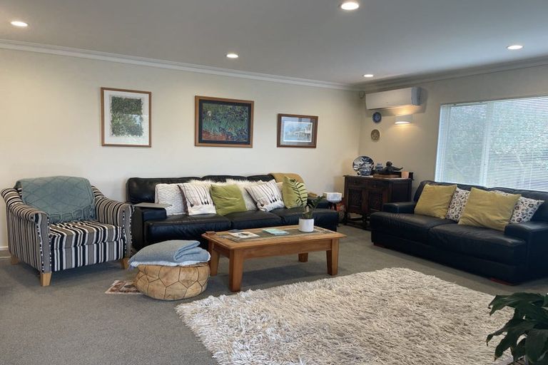 Photo of property in 6 Esther Place, Red Beach, 0932