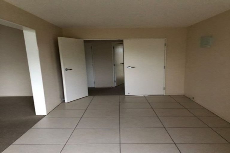 Photo of property in 37 Mcewen Crescent, Riverstone Terraces, Upper Hutt, 5018