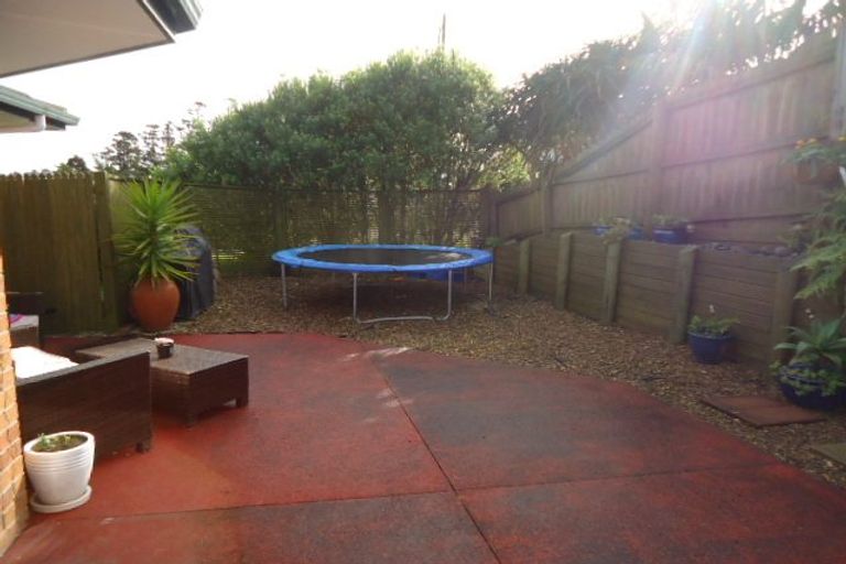 Photo of property in 6 Chelmsley Avenue, Henderson, Auckland, 0612