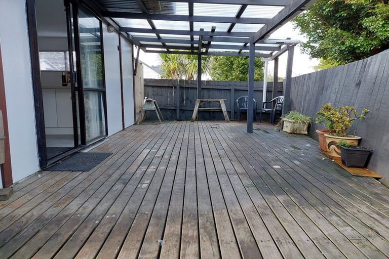 Photo of property in 2/328 East Coast Road, Sunnynook, Auckland, 0632