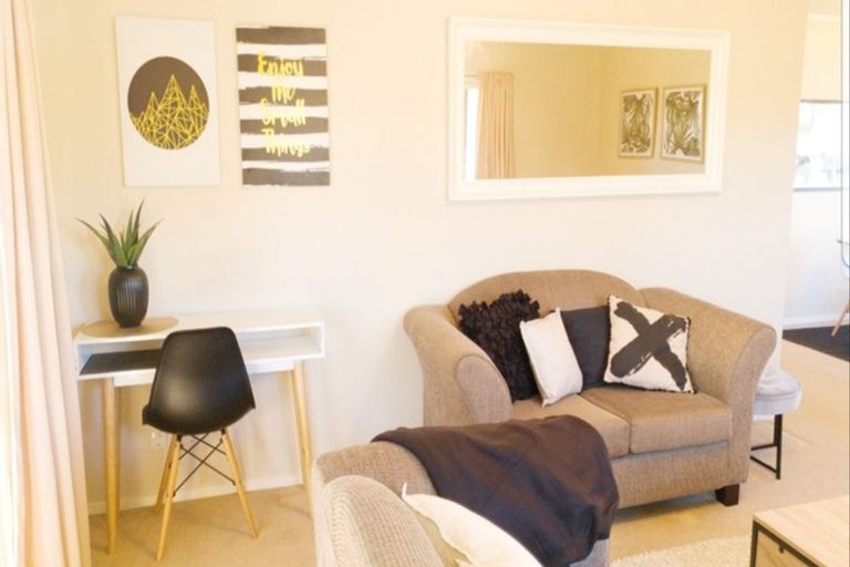 Photo of property in 8 Jasmine Avenue, Dinsdale, Hamilton, 3204