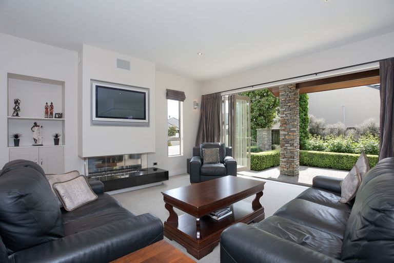 Photo of property in 29 Ngahere Park Road, Turitea, Palmerston North, 4472