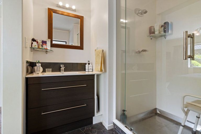 Photo of property in 2 Warwick Avenue, St Andrews, Hamilton, 3200