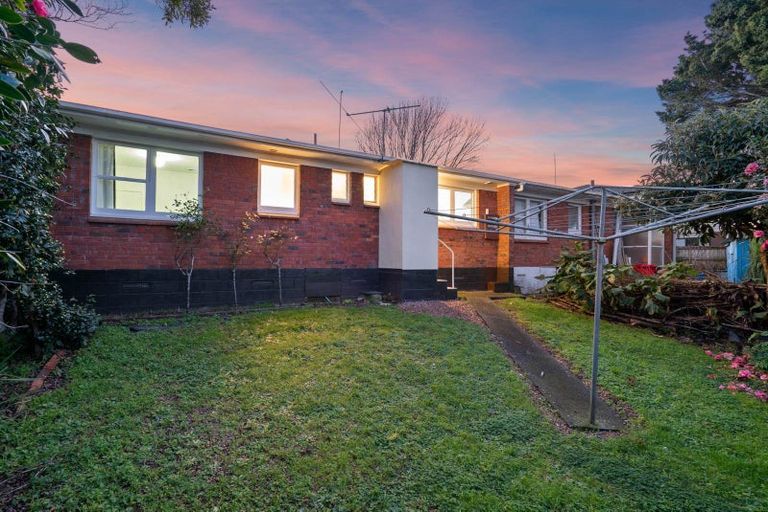 Photo of property in 2/10 Mahon Place, Papatoetoe, Auckland, 2025