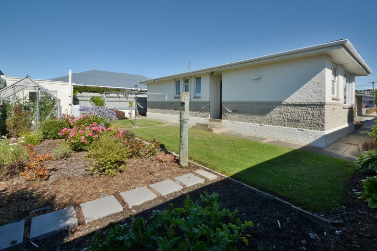 Photo of property in 141 Macandrew Road, South Dunedin, Dunedin, 9012