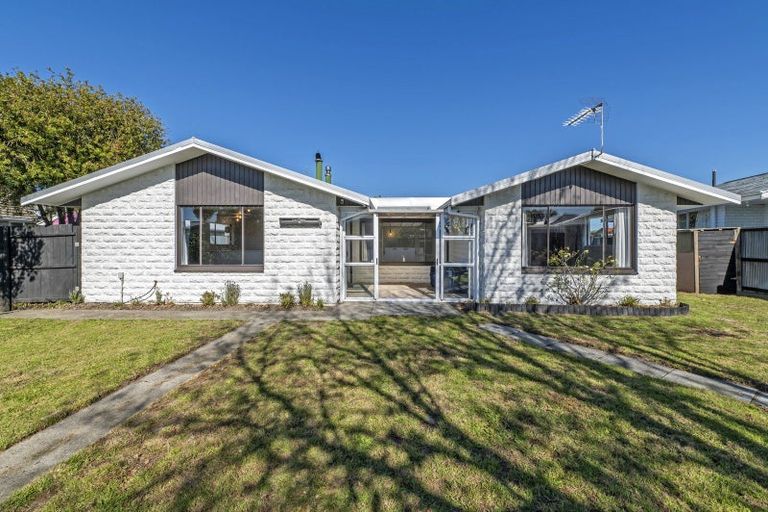 Photo of property in 8 Coates Place, Rangiora, 7400