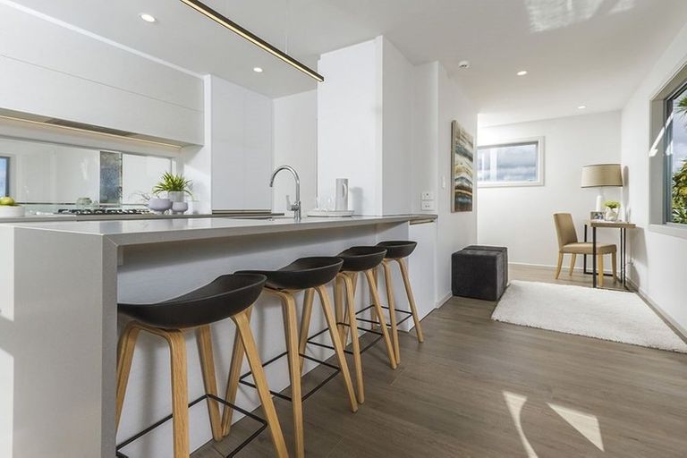 Photo of property in 1/465a Beach Road, Murrays Bay, Auckland, 0630