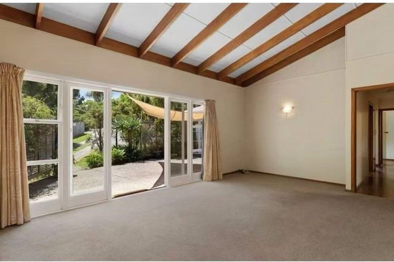 Photo of property in 1/30 Lyttelton Avenue, Forrest Hill, Auckland, 0620