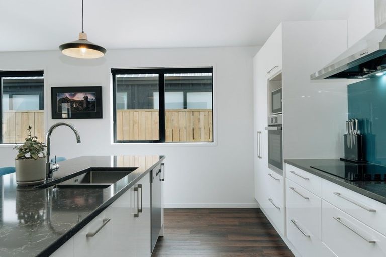 Photo of property in 20 Fallow Street, Jacks Point, 9371