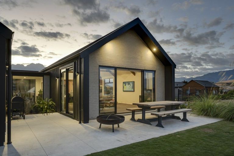 Photo of property in 52 Cunninghams Drive, Jacks Point, Queenstown, 9371