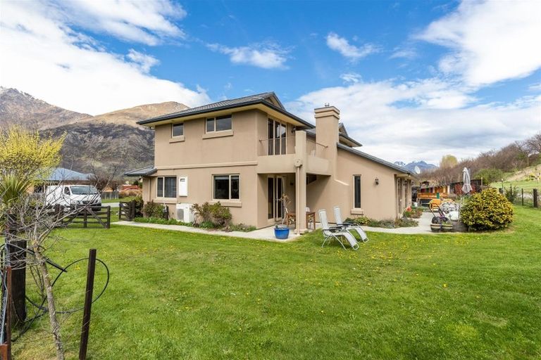 Photo of property in 13 Ada Place, Lake Hayes, Queenstown, 9304