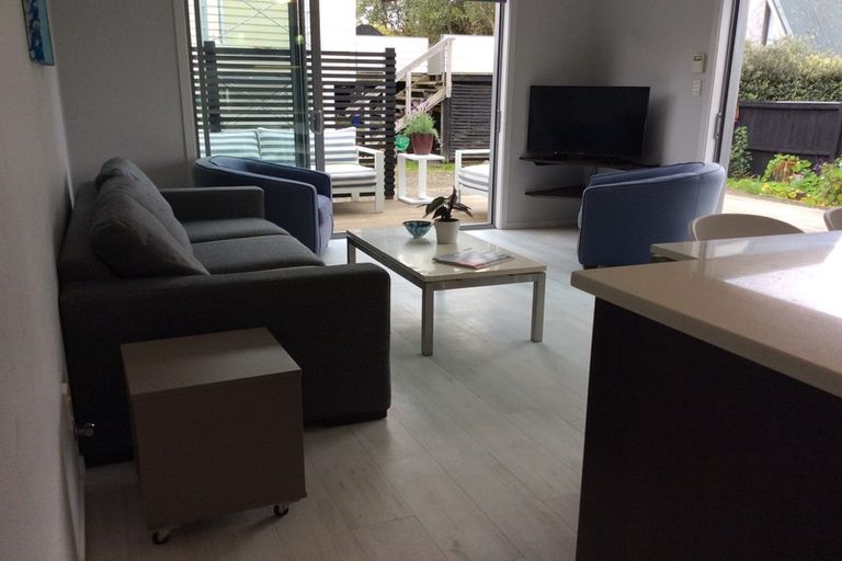 Photo of property in 15 Old Lake Road, Narrow Neck, Auckland, 0624