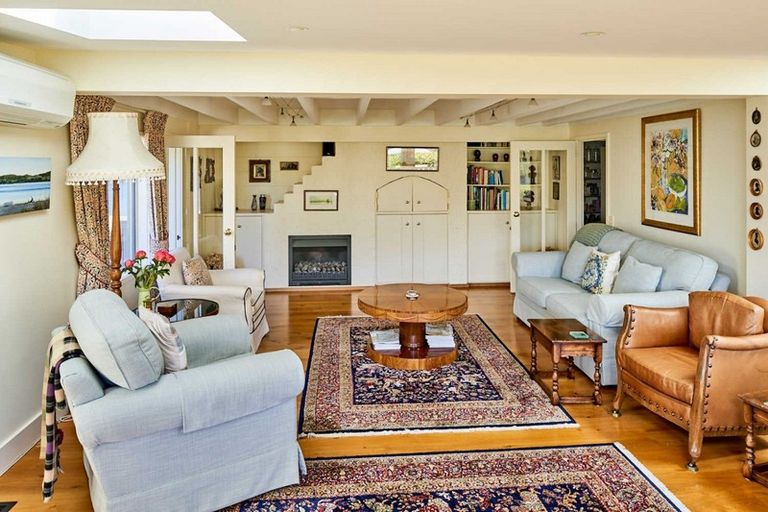 Photo of property in 8 Westhill Road, Point Howard, Lower Hutt, 5013