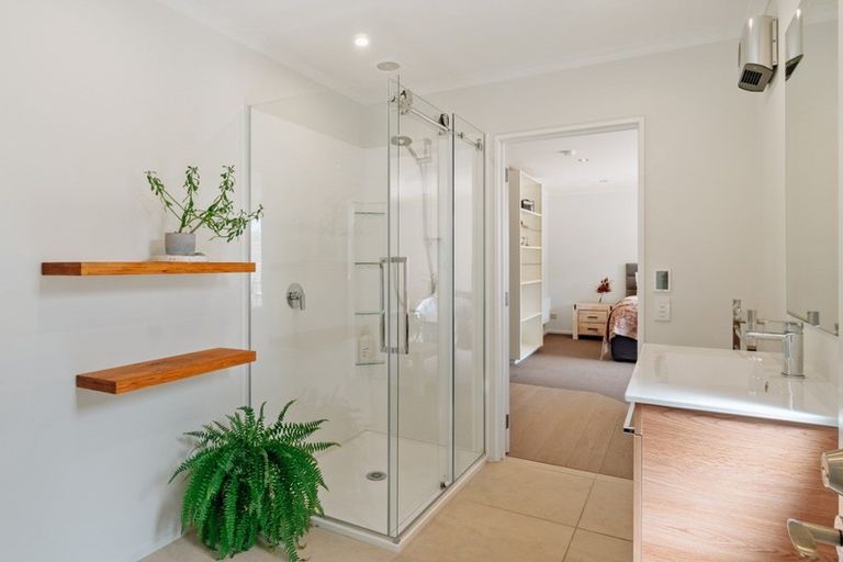 Photo of property in 136 Te Awa Road, Albert Town, Wanaka, 9382