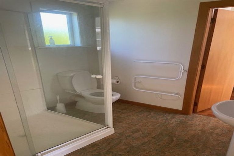 Photo of property in 21 Rauparaha Street, Waikanae Beach, Waikanae, 5036