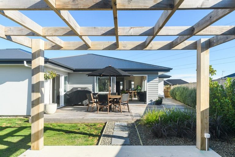 Photo of property in 10 Sardinia Grove, Fitzherbert, Palmerston North, 4410
