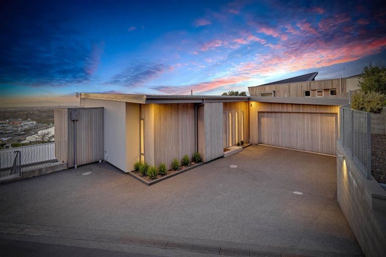 Photo of property in 24 Marama Crescent, Mount Pleasant, Christchurch, 8081