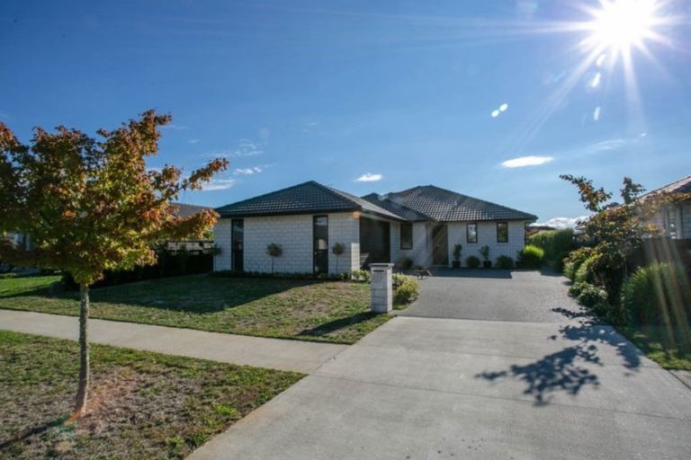 Photo of property in 27 Plescher Crescent, Leamington, Cambridge, 3432