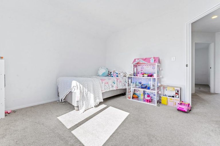 Photo of property in 8/36 John Jennings Drive, Oteha, Auckland, 0632