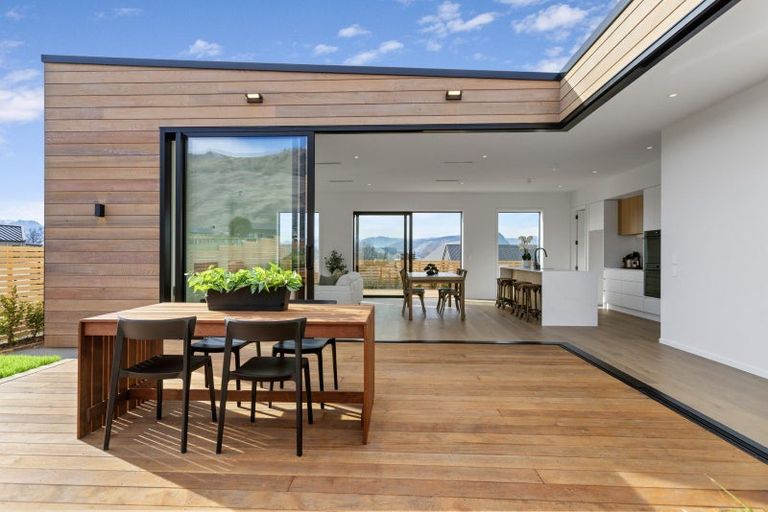 Photo of property in 11 Stoneleigh Drive, Wanaka, 9305