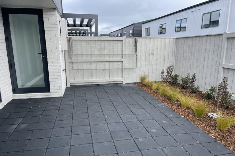 Photo of property in 16 Paterae Lane, Flat Bush, Auckland, 2019