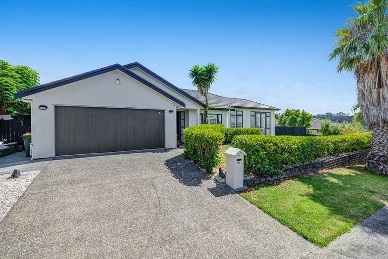 Photo of property in 57 Roberta Crescent, Orewa, 0931