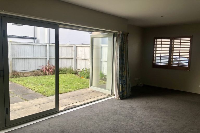Photo of property in 2/19 Hills Road, Edgeware, Christchurch, 8013