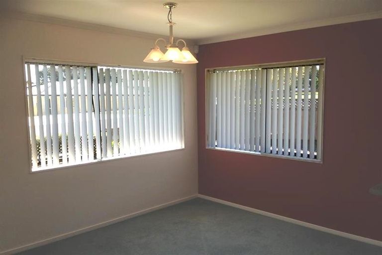 Photo of property in 3 Grande Vue Road, Papatoetoe, Auckland, 2025