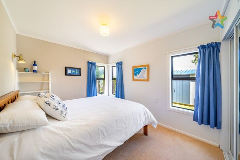 Photo of property in 4 Protea Street, Maungaraki, Lower Hutt, 5010