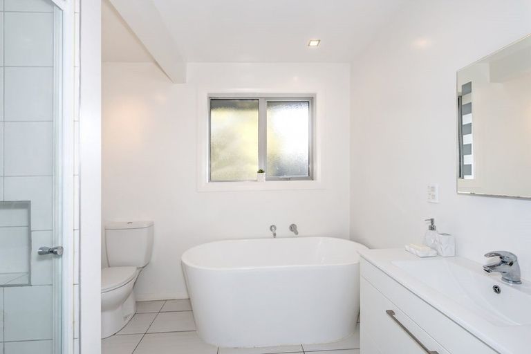 Photo of property in 131 Wainoni Road, Avondale, Christchurch, 8061