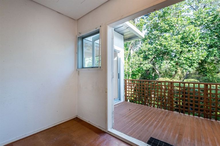 Photo of property in 21 Holdaway Avenue, Northcote, Auckland, 0627