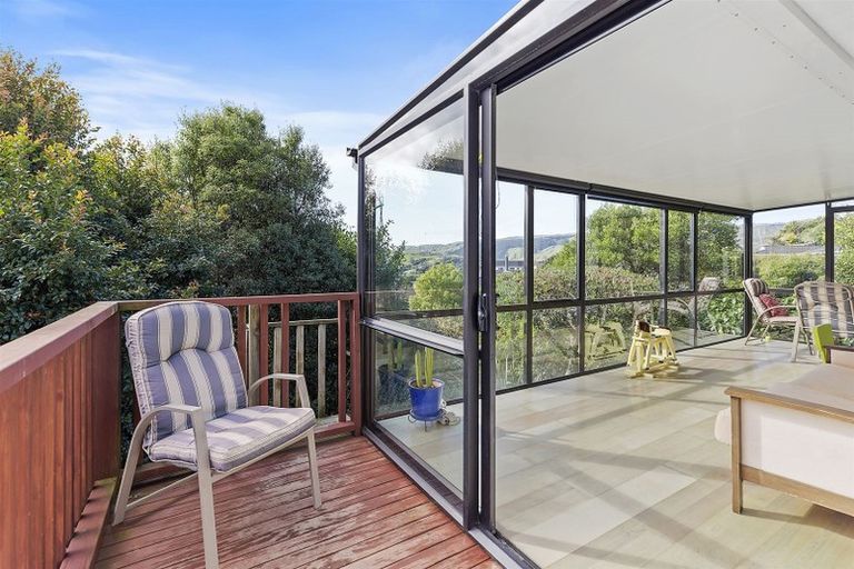 Photo of property in 9 Brasenose Place, Tawa, Wellington, 5028