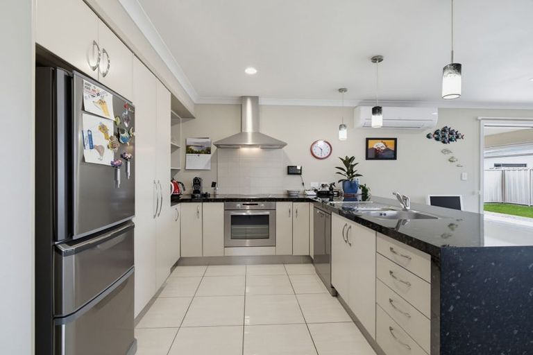 Photo of property in 5 Pania Place, Poraiti, Napier, 4112