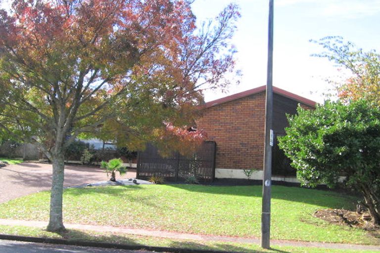 Photo of property in 71 Mirrabooka Avenue, Botany Downs, Auckland, 2010