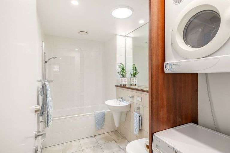 Photo of property in Bridgewater Apartments, 308/7 Te Rangi Cross Road, Paihia, 0200