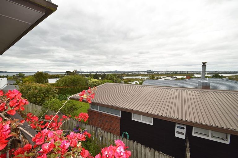 Photo of property in 26 Jaemont Avenue, Te Atatu South, Auckland, 0610