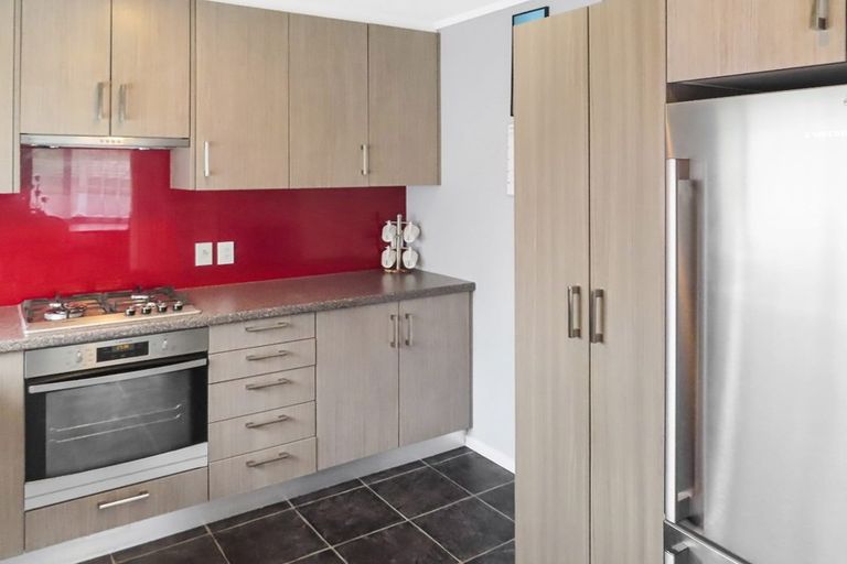 Photo of property in 2/3 Opurere Grove, Tirohanga, Lower Hutt, 5010