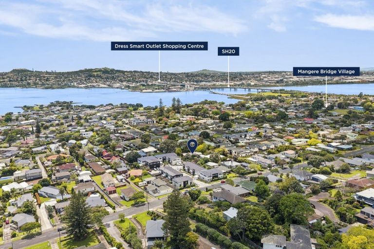 Photo of property in 54 Taylor Road, Mangere Bridge, Auckland, 2022