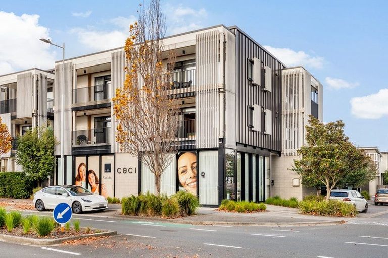 Photo of property in 2/165 Hobsonville Point Road, Hobsonville, Auckland, 0616